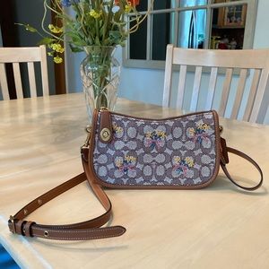 Coach Swinger Bag in Signature Textile Jacquard with Bouquet Motif Embroidery